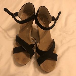 Black Toms wedges size 10